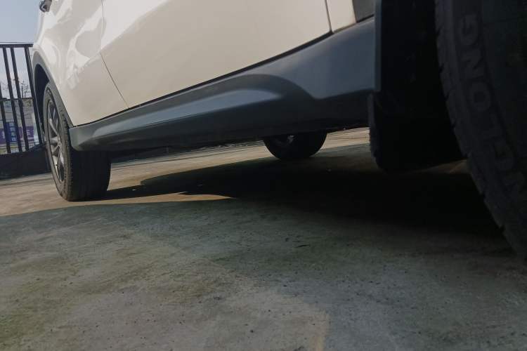 Used Dongfeng Fengon 580 2021 Revised ☆ Star Edition 1.5T Automatic Luxury Version Right Side Sill