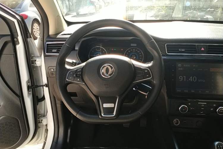 Used Dongfeng Fengon 580 2021 Revised ☆ Star Edition 1.8L Manual Elite Version Steering Wheel