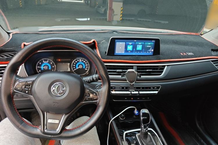 Used Dongfeng Fengon 580 2022 1.5T Automatic Luxury Version Center Console