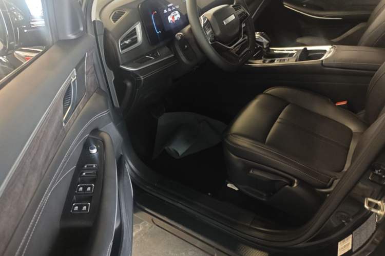 Used Dongfeng Fengon 580 2022 1.5T Automatic Luxury Version Driver Seat