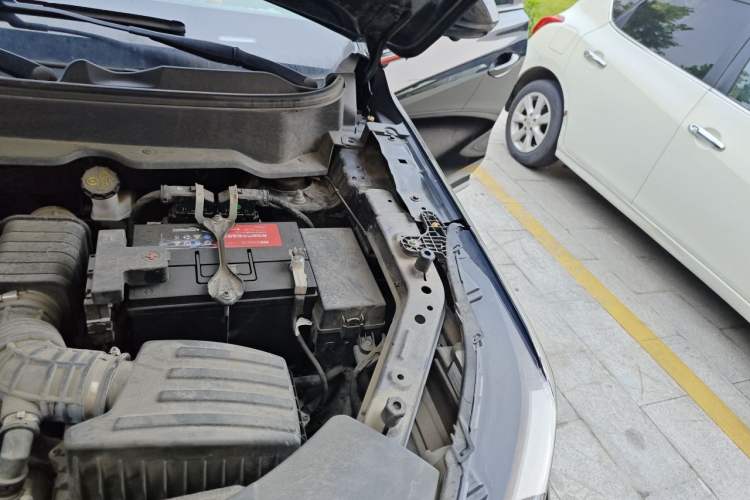 Used Dongfeng Fengon 580 2022 1.5T Automatic Enjoyment Model Engine Bay Left