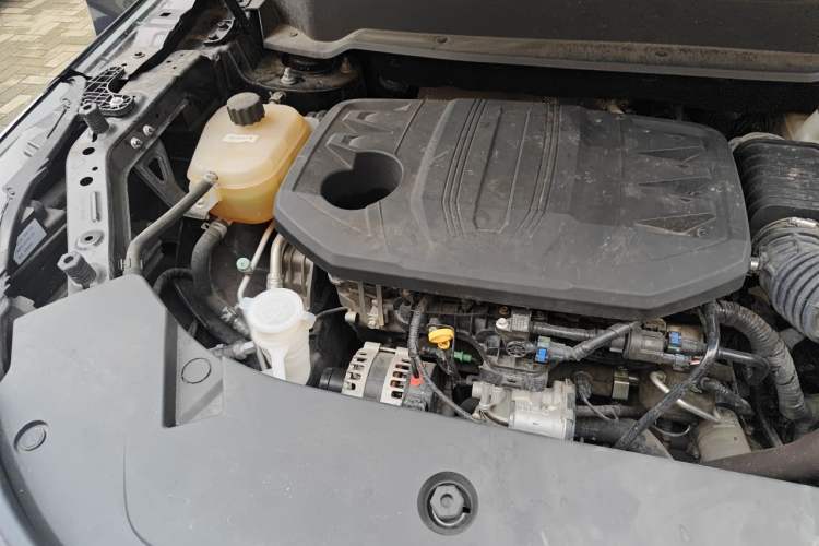 Used Dongfeng Fengon 580 2022 1.5T Automatic Luxury Edition Engine Bay Right