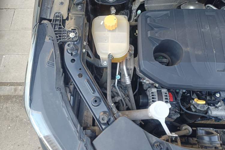 Used Dongfeng Fengon 580 2022 1.5T Automatic Enjoyment Model Engine Bay Right