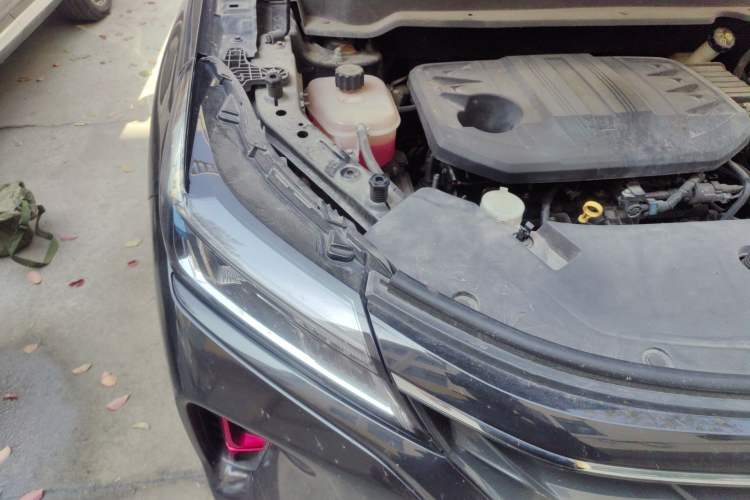 Used Dongfeng Fengon 580 2022 1.5T Automatic Enjoyment Model Engine Bay Right