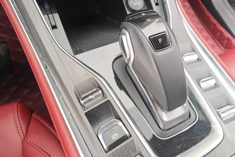 Used Dongfeng Fengon 580 2022 1.5T Automatic Luxury Edition Gear Lever