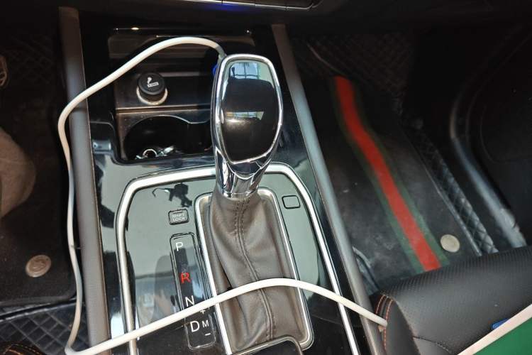 Used Dongfeng Fengon 580 2022 1.5T Automatic Luxury Version Gear Lever