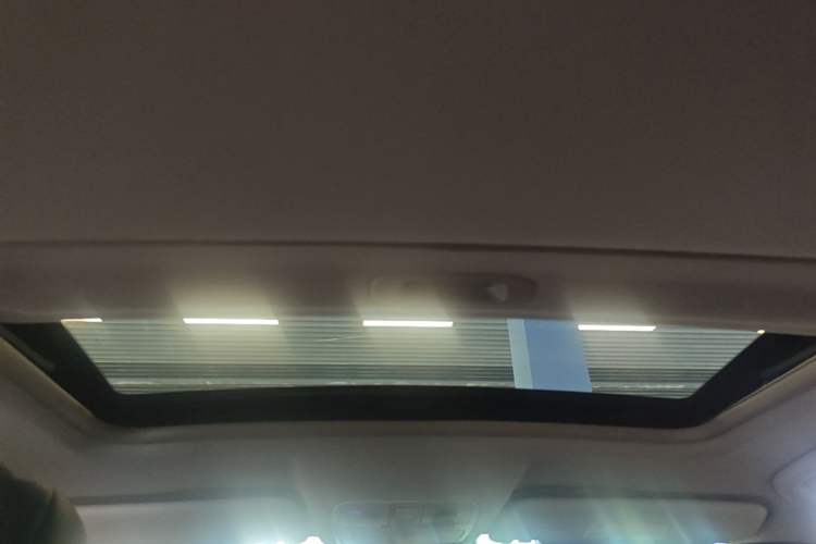 Used Dongfeng Fengon 580 2022 1.5T Automatic Luxury Version Headliner