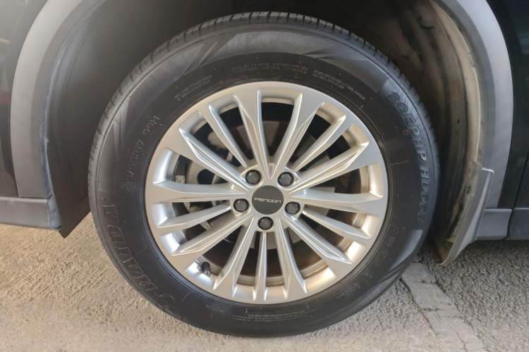 Used Dongfeng Fengon 580 2022 1.5T Automatic Luxury Version Left Front Wheel Hub