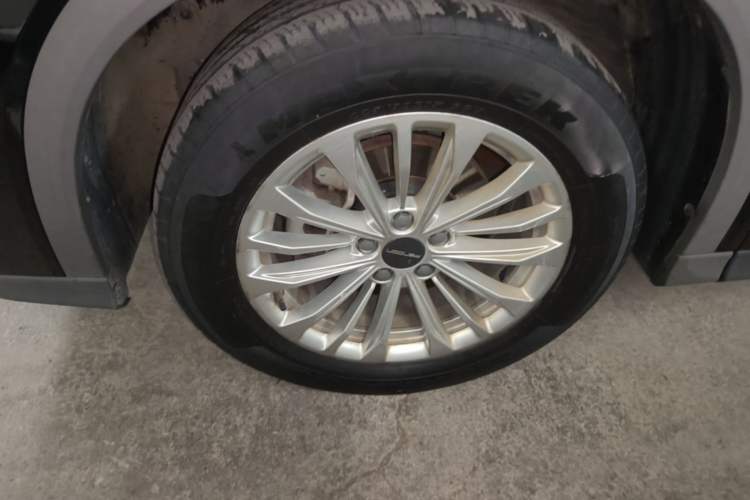 Used Dongfeng Fengon 580 2022 1.5T Automatic Luxury Version Left Front Wheel Hub