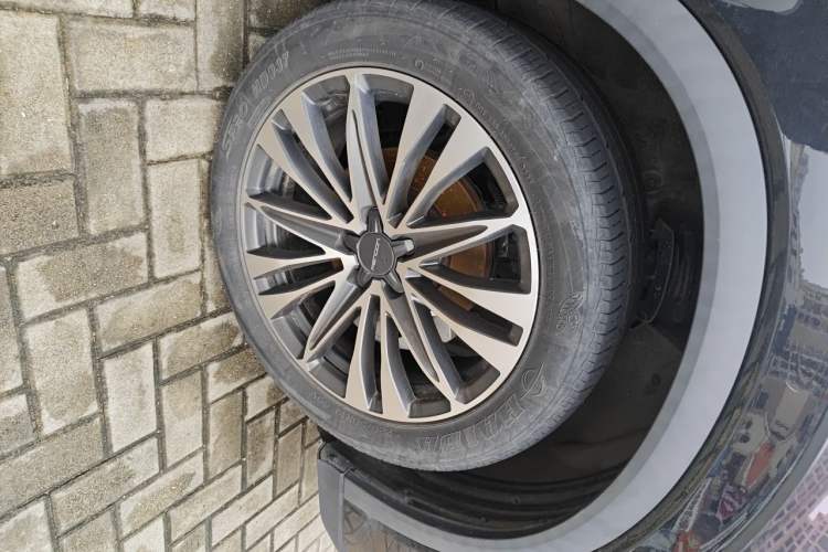 Used Dongfeng Fengon 580 2022 1.5T Automatic Luxury Edition Right Front Wheel Hub