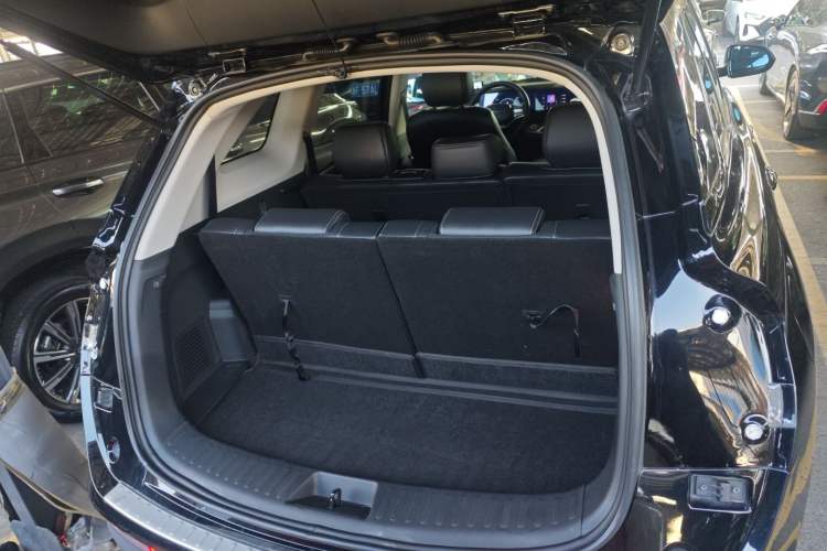 Used Dongfeng Fengon 580 2022 1.5T Automatic Luxury Version Trunk
