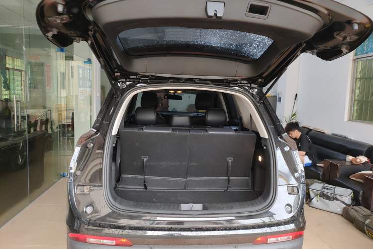 Used Dongfeng Fengon 580 2022 1.5T Automatic Luxury Version Trunk