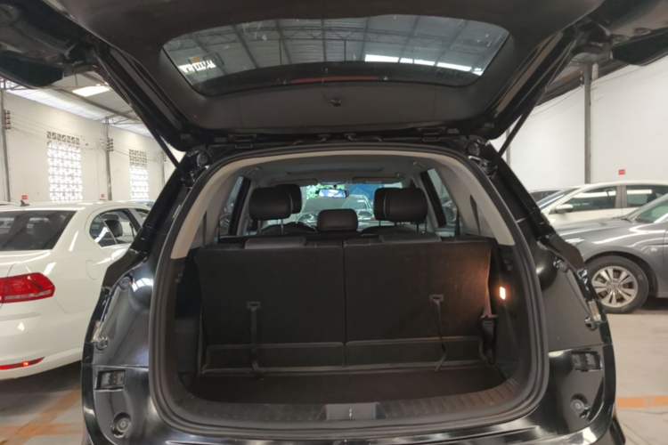 Used Dongfeng Fengon 580 2022 1.5T Automatic Luxury Version Trunk