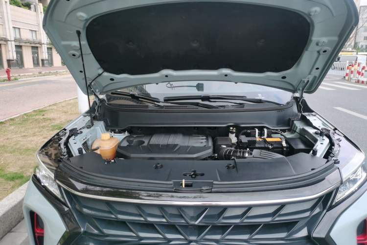 Used Dongfeng Fengon 580 2022 1.5T Automatic Enjoyment Model Engine Bay