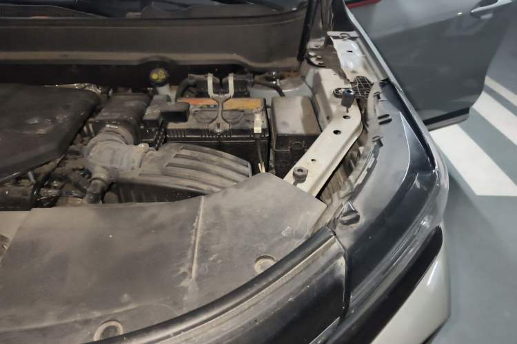 Used Dongfeng Fengon 580 2022 1.5T Automatic Luxury Edition Engine Bay Left