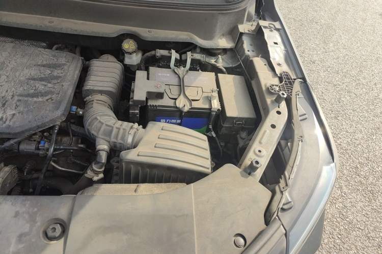 Used Dongfeng Fengon 580 2022 1.5T Automatic Enjoyment Model Engine Bay Left