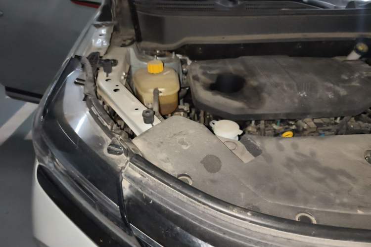 Used Dongfeng Fengon 580 2022 1.5T Automatic Luxury Edition Engine Bay Right