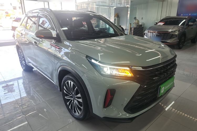 Used Dongfeng Fengon 580 2022 1.5T Automatic Luxury Edition Front Right 45 Deg