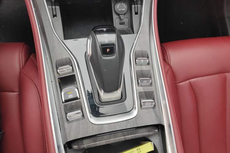 Used Dongfeng Fengon 580 2022 1.5T Automatic Luxury Edition Gear Lever