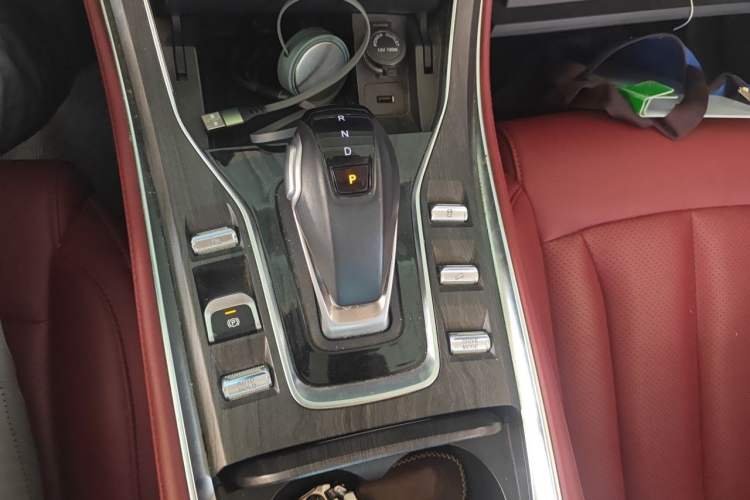 Used Dongfeng Fengon 580 2022 1.5T Automatic Luxury Edition Gear Lever