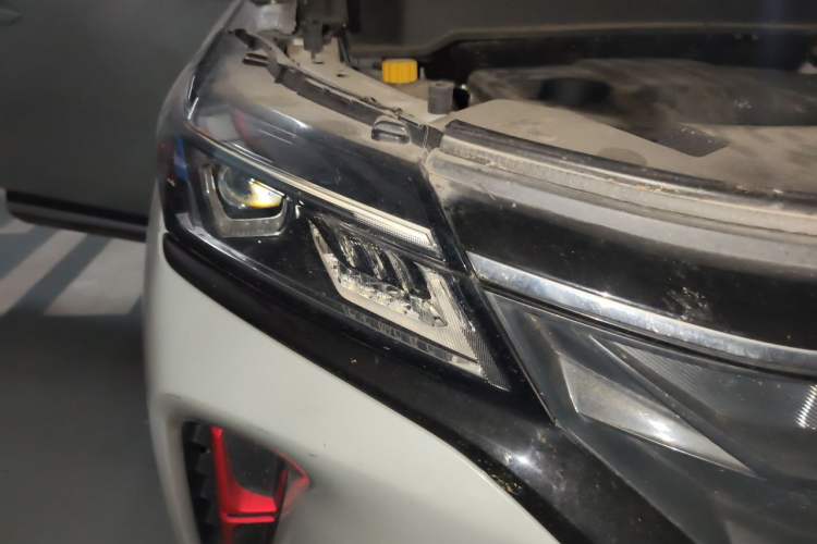 Used Dongfeng Fengon 580 2022 1.5T Automatic Luxury Edition Right Front Headlight