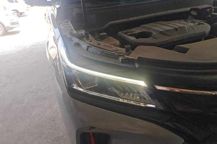 Used Dongfeng Fengon 580 2022 1.5T Automatic Luxury Edition Right Front Headlight