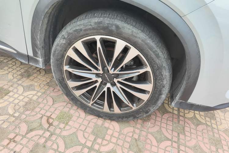 Used Dongfeng Fengon 580 2022 1.5T Automatic Luxury Edition Right Front Wheel Hub