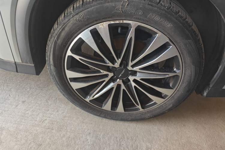 Used Dongfeng Fengon 580 2022 1.5T Automatic Luxury Edition Right Front Wheel Hub