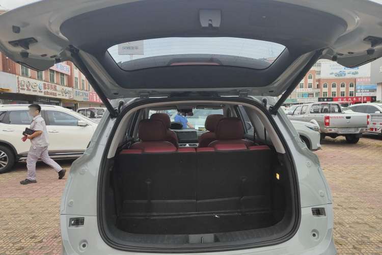 Used Dongfeng Fengon 580 2022 1.5T Automatic Luxury Edition Trunk