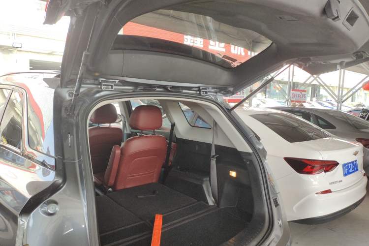 Used Dongfeng Fengon 580 2022 1.5T Automatic Enjoyment Model Trunk