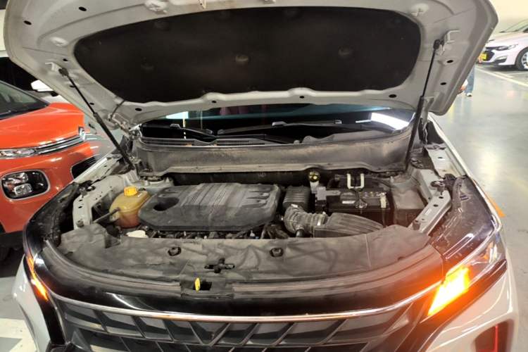 Used Dongfeng Fengon 580 2022 1.5T Automatic Luxury Edition Engine Bay
