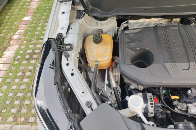 Used Dongfeng Fengon 580 2022 1.5T Automatic Luxury Edition Engine Bay Right