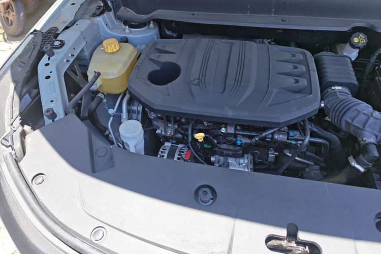 Used Dongfeng Fengon 580 2022 1.5T Automatic Luxury Edition Engine Bay Right