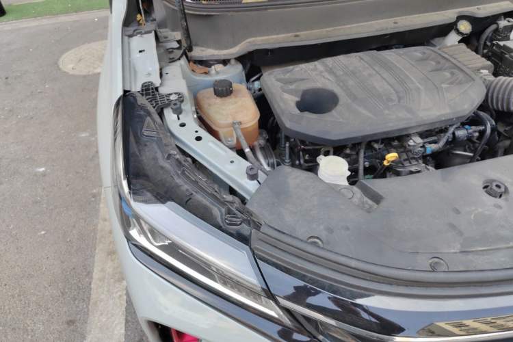 Used Dongfeng Fengon 580 2022 1.5T Automatic Luxury Edition Engine Bay Right