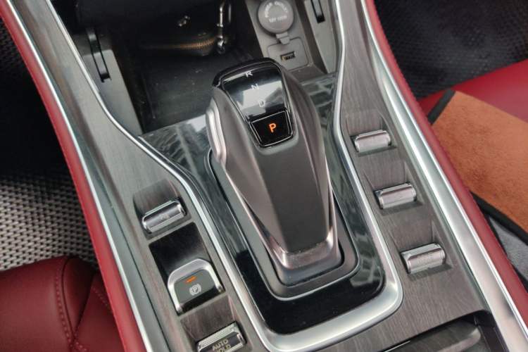 Used Dongfeng Fengon 580 2022 1.5T Automatic Luxury Edition Gear Lever