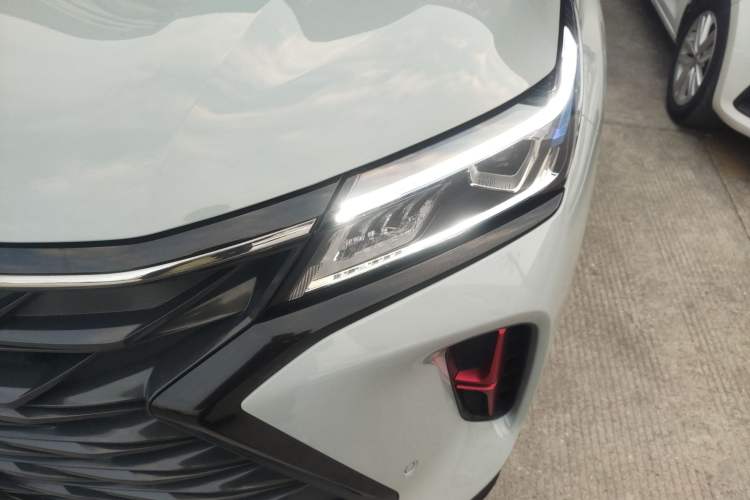 Used Dongfeng Fengon 580 2022 1.5T Automatic Luxury Edition Left Front Headlight