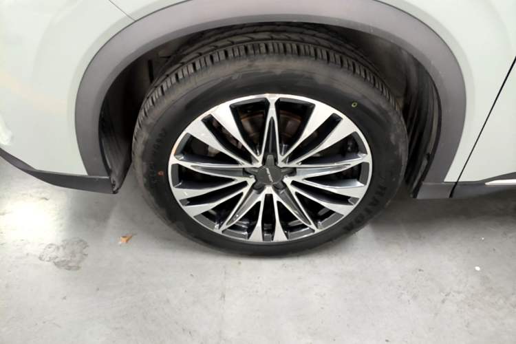 Used Dongfeng Fengon 580 2022 1.5T Automatic Luxury Edition Left Front Wheel Hub