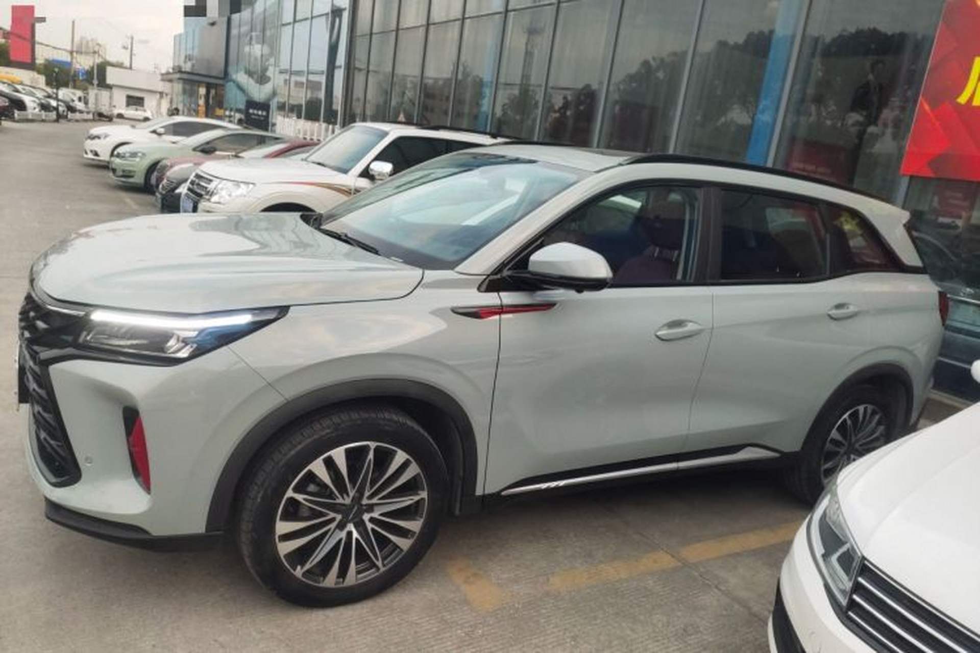 Used Dongfeng Fengon 580 2022 1.5T Automatic Luxury Edition Left Side