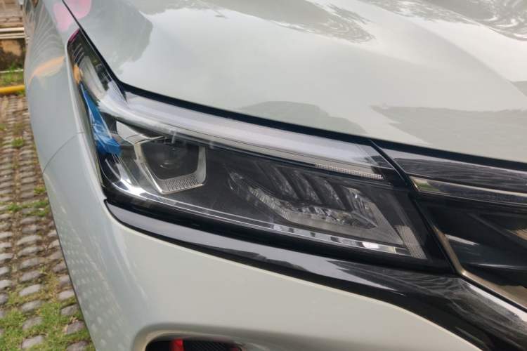 Used Dongfeng Fengon 580 2022 1.5T Automatic Luxury Edition Right Front Headlight