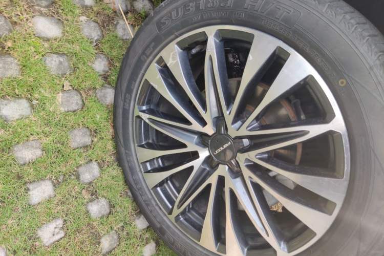 Used Dongfeng Fengon 580 2022 1.5T Automatic Luxury Edition Right Front Wheel Hub