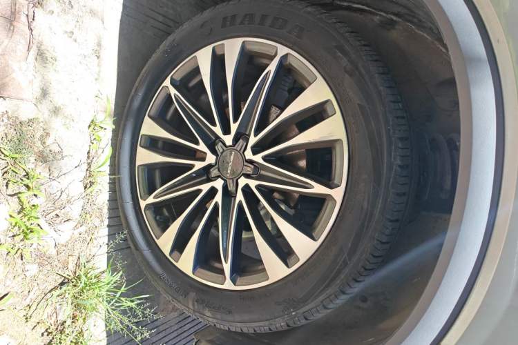 Used Dongfeng Fengon 580 2022 1.5T Automatic Luxury Edition Right Front Wheel Hub