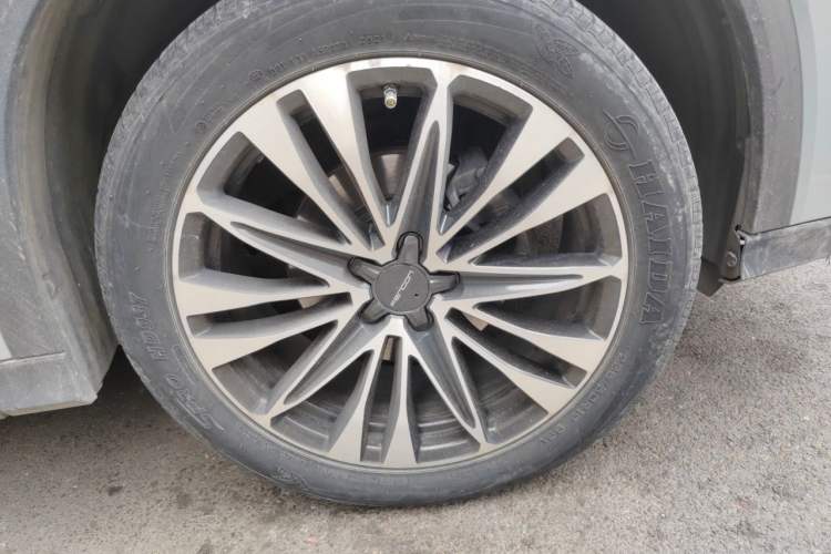 Used Dongfeng Fengon 580 2022 1.5T Automatic Luxury Edition Right Front Wheel Hub