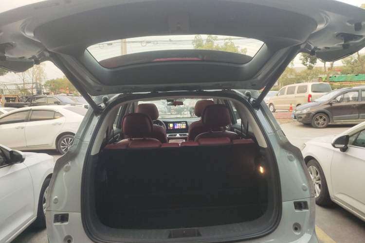Used Dongfeng Fengon 580 2022 1.5T Automatic Luxury Edition Trunk