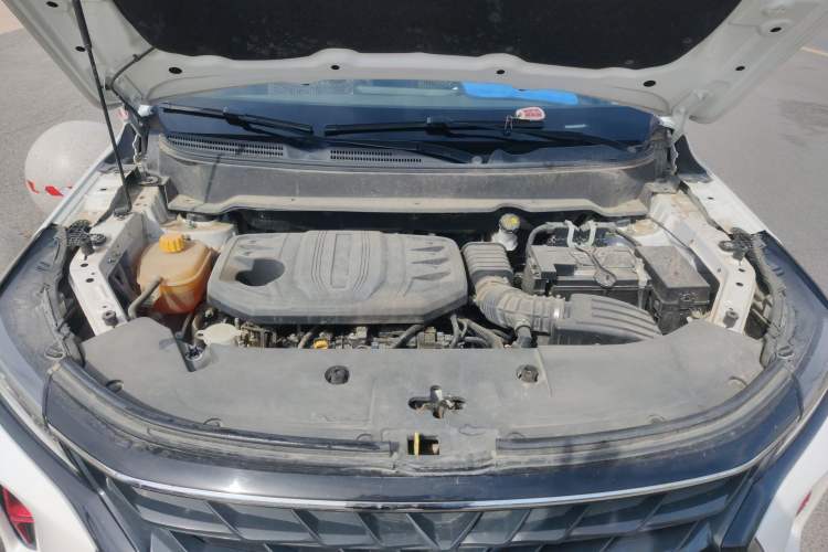 Used Dongfeng Fengon 580  Engine Bay