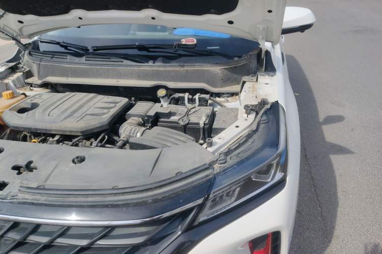 Used Dongfeng Fengon 580  Engine Bay Left