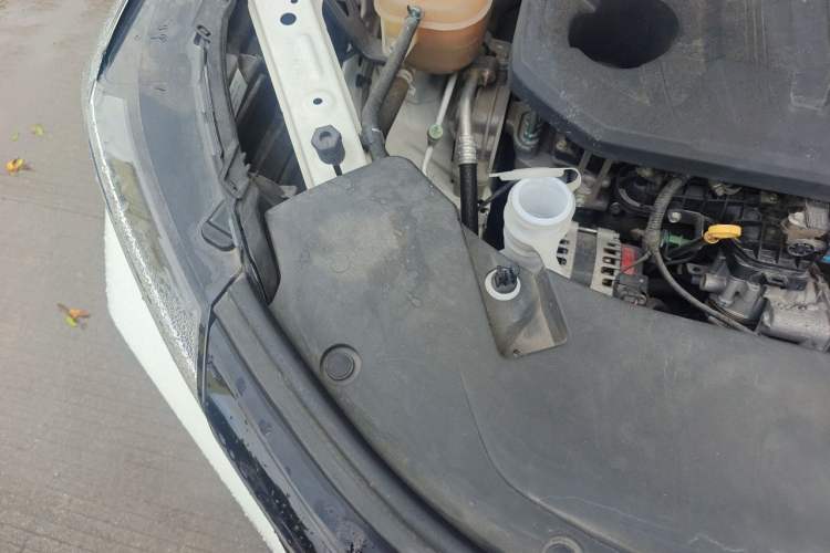 Used Dongfeng Fengon 580 2022 1.5T Automatic Luxury Version Engine Bay Right
