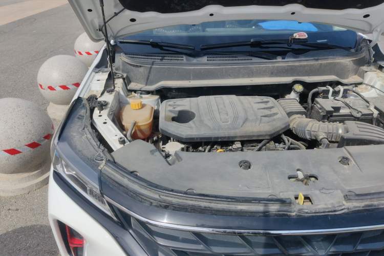 Used Dongfeng Fengon 580  Engine Bay Right