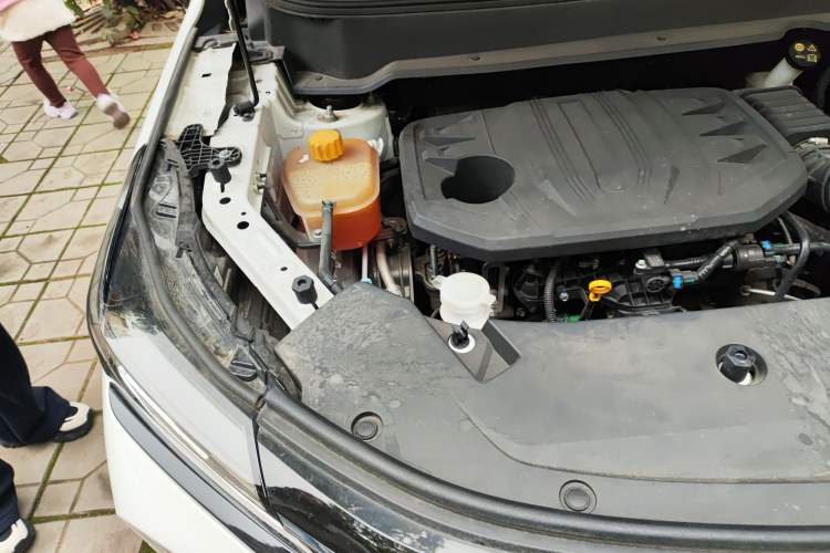 Used Dongfeng Fengon 580 2022 1.5T Automatic Enjoyment Model Engine Bay Right