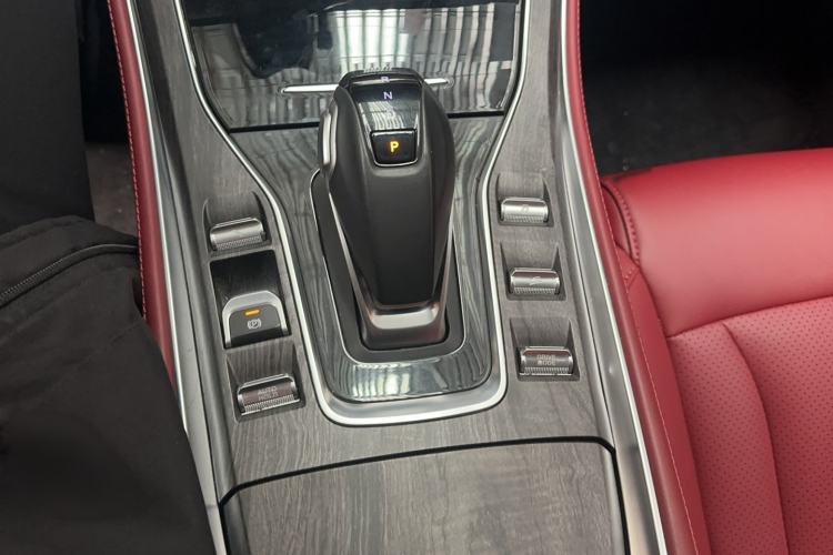 Used Dongfeng Fengon 580 2022 1.5T Automatic Luxury Edition Gear Lever