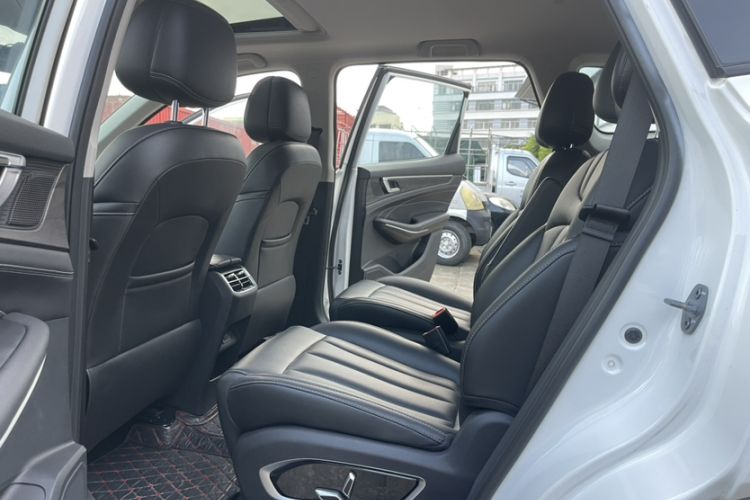 Used Dongfeng Fengon 580 2022 1.5T Automatic Luxury Version Interior 3